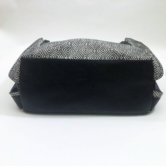 Jen & Co. Connar Diamond Black & White Woven Design Large Tote 16x5.5x13 Inches - Picture 4 of 8